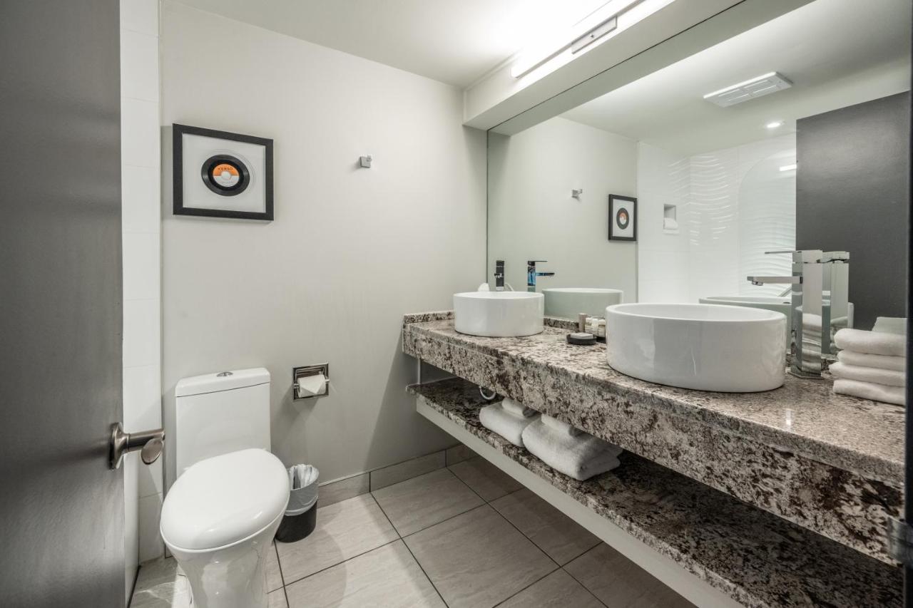 Hotel Verso Magog Екстериор снимка