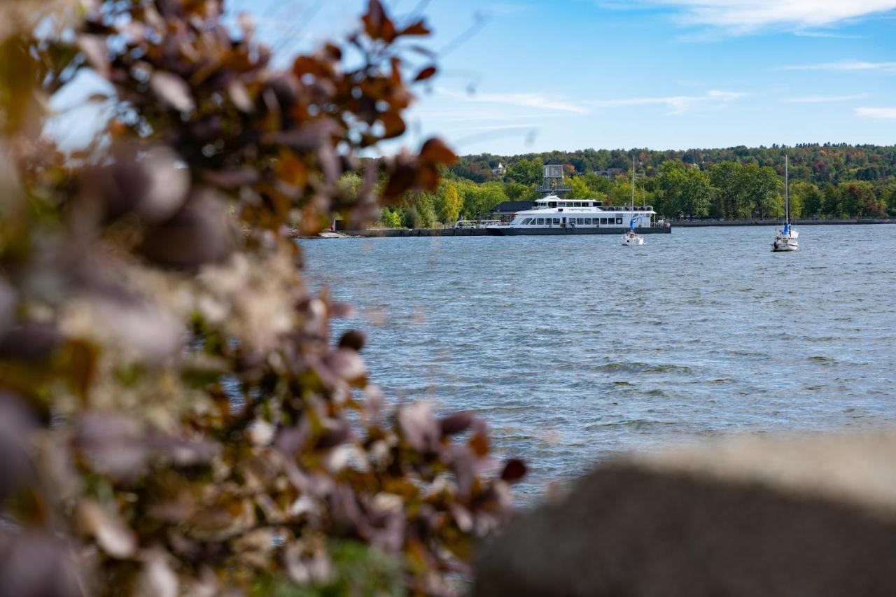 Hotel Verso Magog Екстериор снимка