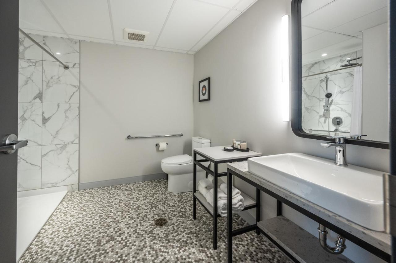 Hotel Verso Magog Екстериор снимка