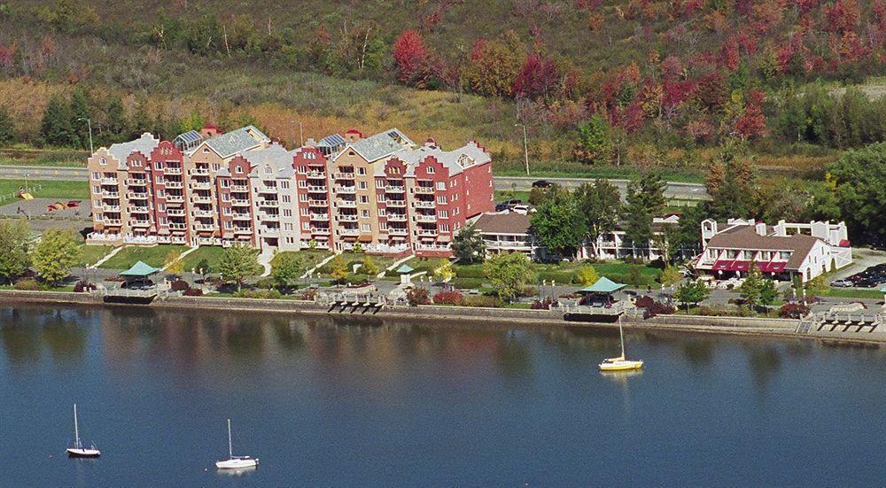 Hotel Verso Magog Екстериор снимка