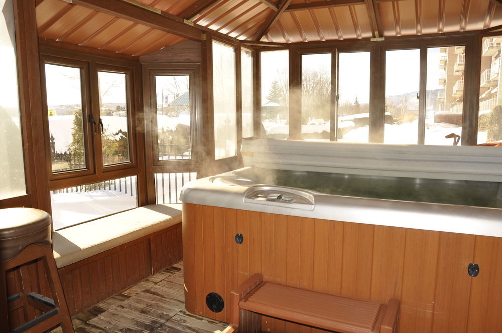 Hotel Verso Magog Екстериор снимка